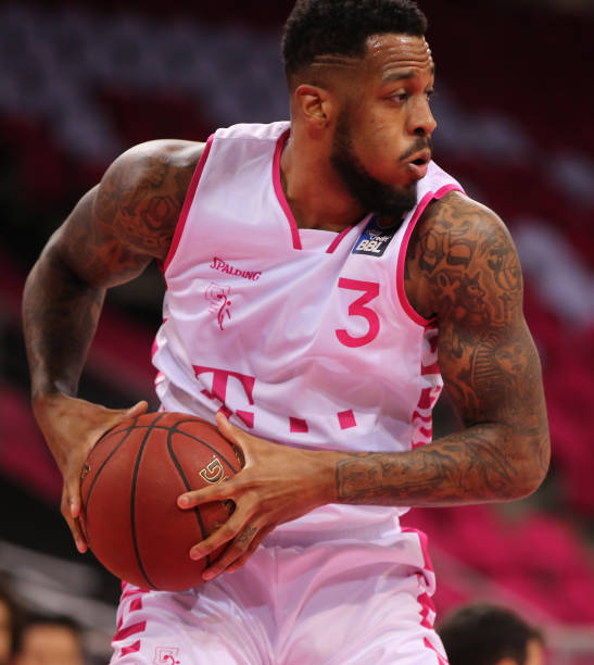 孙悦：杨瀚森要先有力量再谈技术，他的技术强于罗威甚至克林根